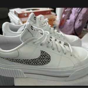 Nike Women's White Sneakers with Patterned Swoosh